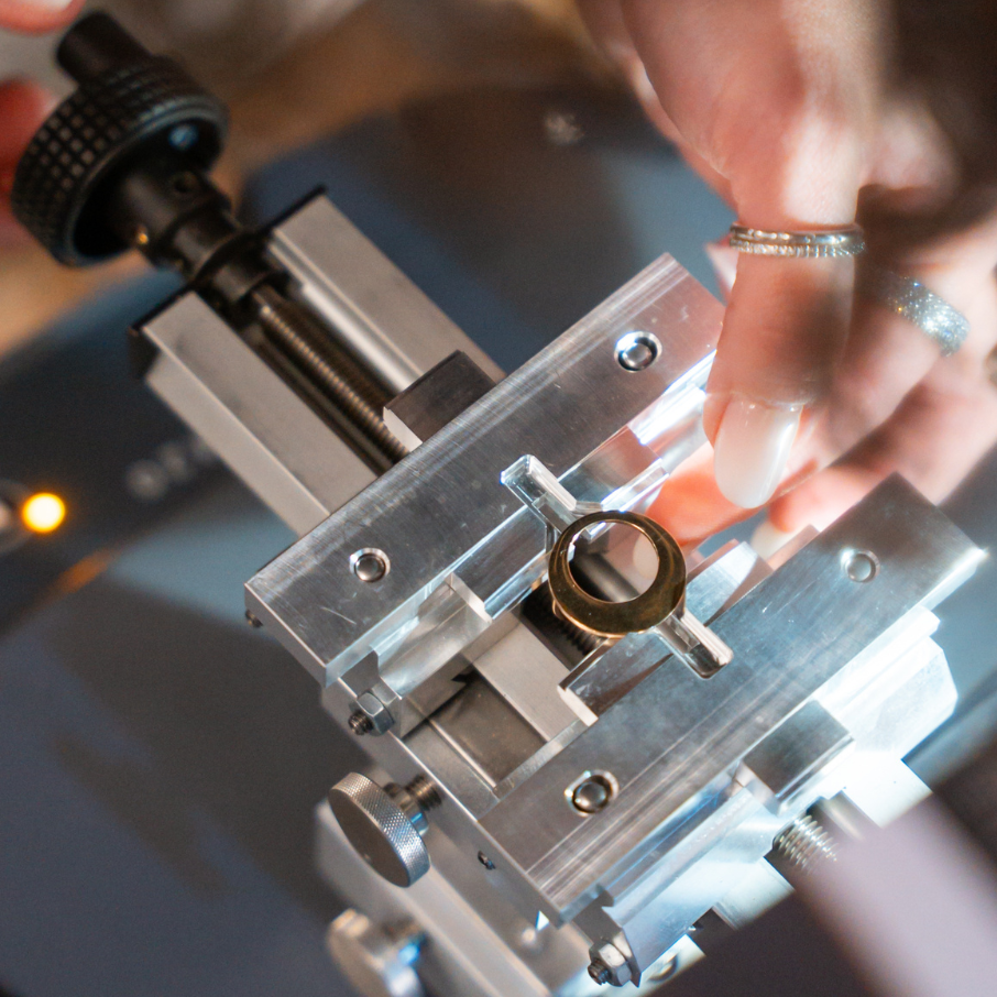 Engraved Jewelry – Wear Your Emotions Close to the Heart