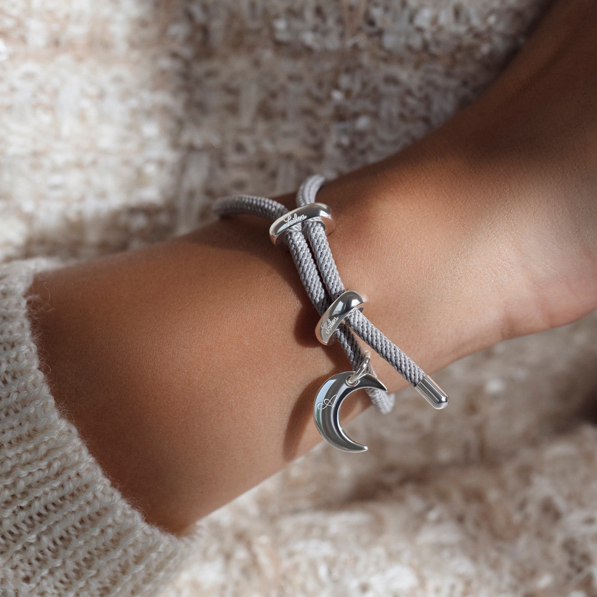 Ženska narukvica od srebra 925, siva kožica Liana i privjesak Lune, podesiva, Lilou