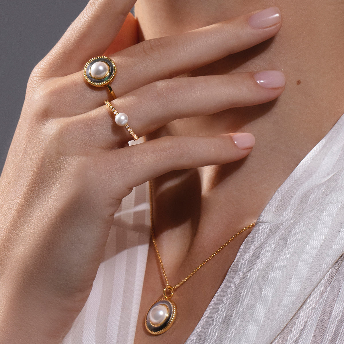 Ženski prsten Cosmos s bijelim biserom, Lilou