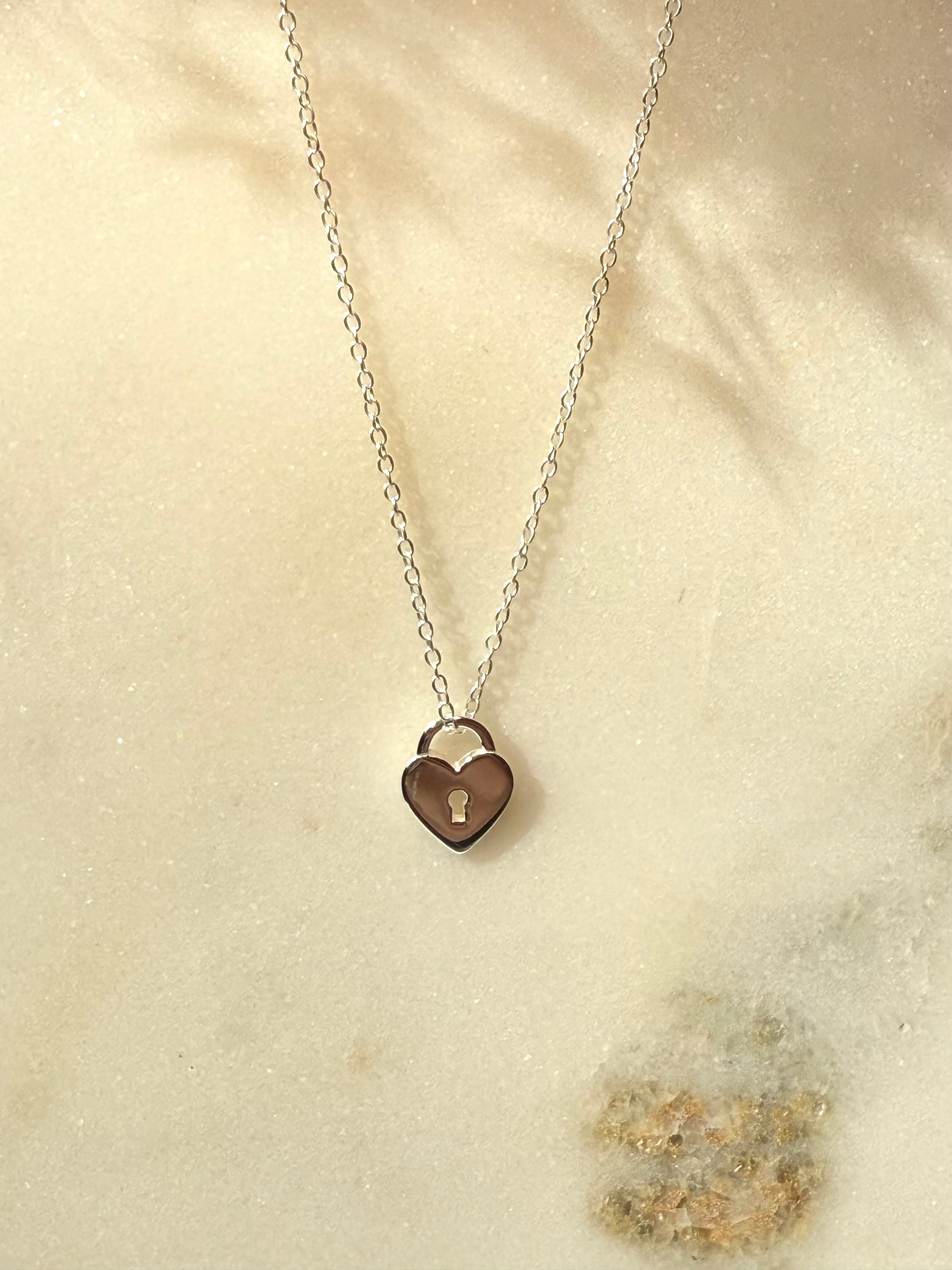 Ženski srebrni ogrtač s privjeskom u obliku viseće brave, TESSORA