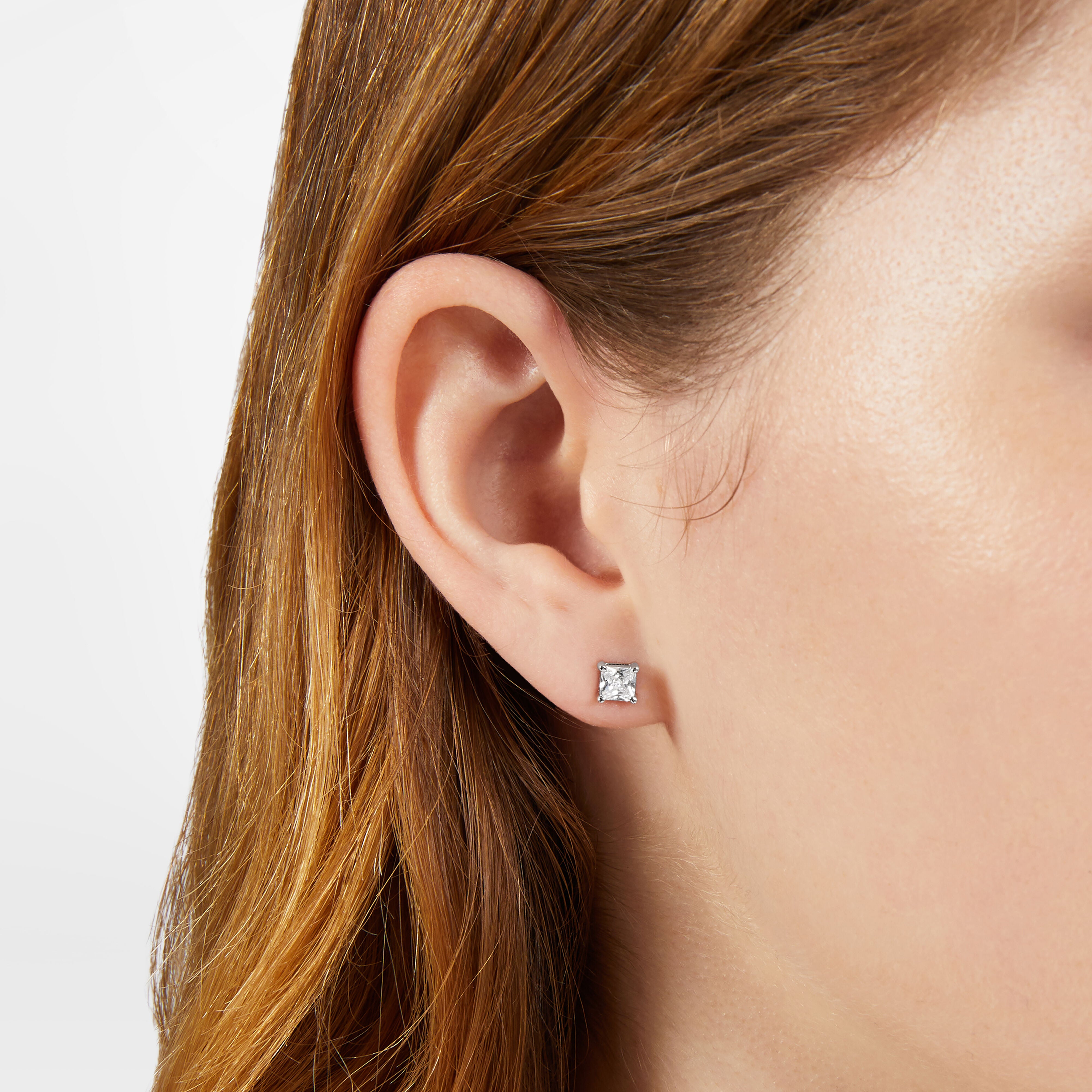 Ženske klasične solitaire naušnice, Chiara Ferragni