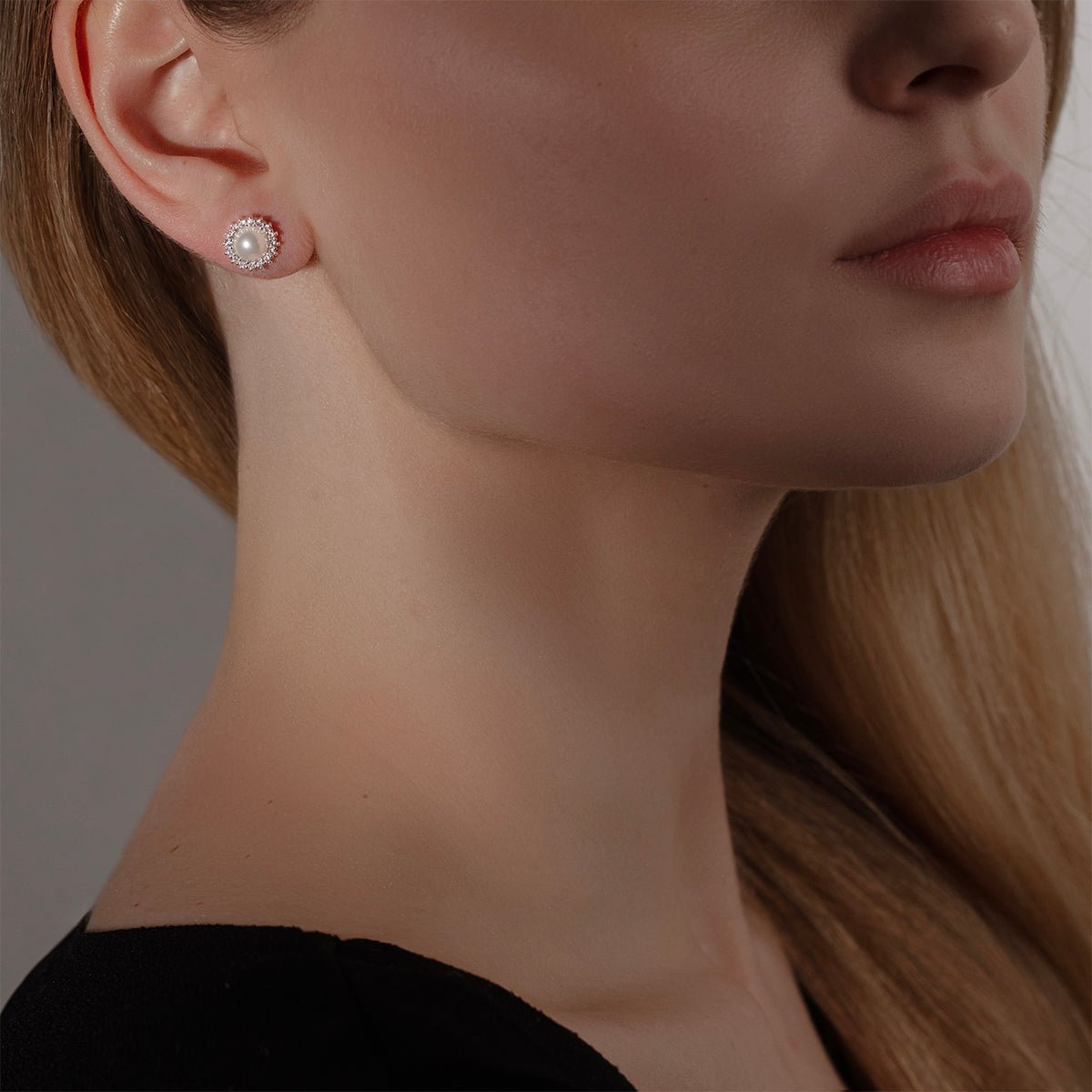 Cercei cu surub Cosmos cu perla alba - Cercei din argint - 225/12/KOL/NO2/PEB/BIA/SR - Lilou - Tessora