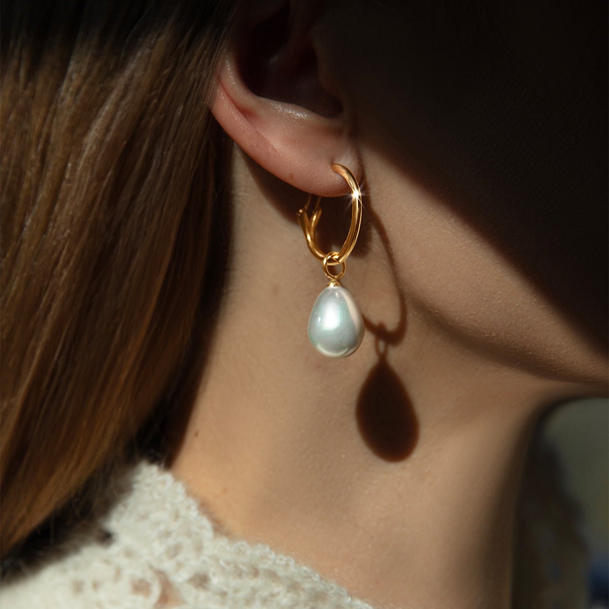 Women's earrings with 1 cm pearl pendants, Lilou - Hoop Earrings - A03/MARKET/ANS/99 - Lilou - Tessora