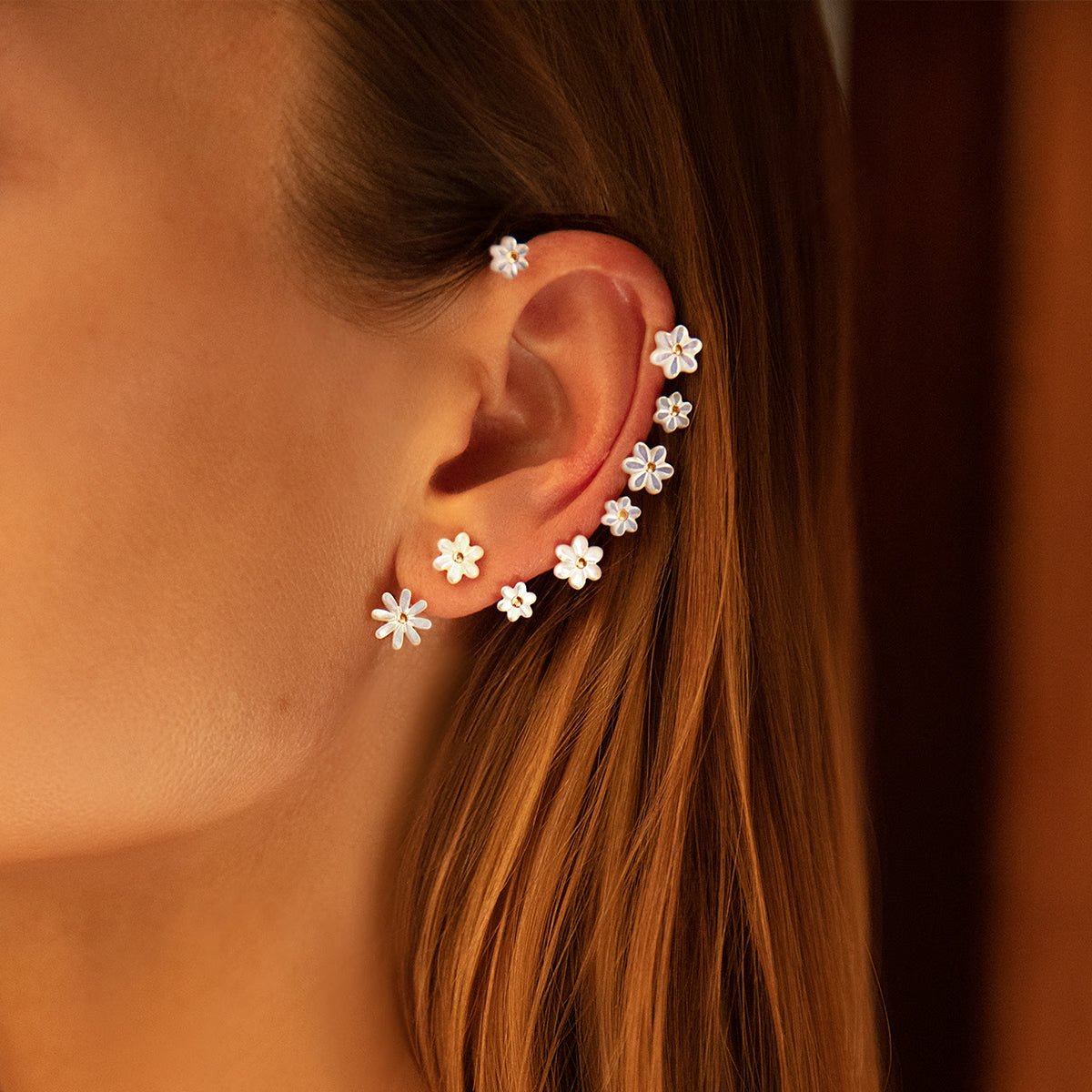 Cercei tip ear cuff Flowers de 10 cm cu sidef usor, stanga, placat cu aur - Cercel individual - 125/100/KOL/JMP/LEW/PO - Lilou - Tessora