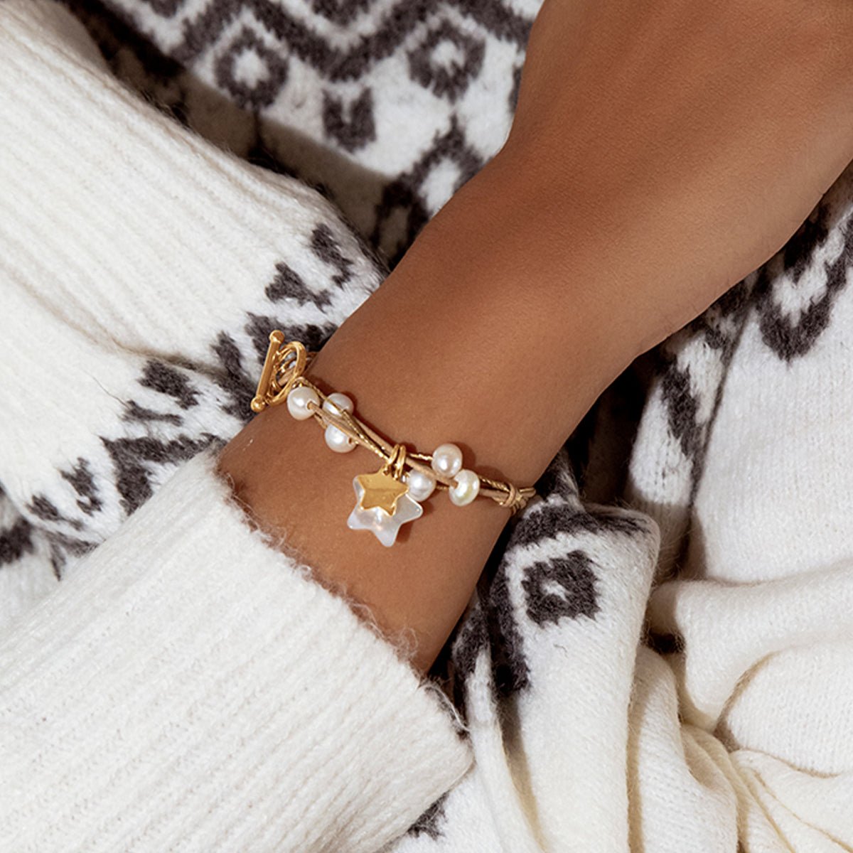 Women's bracelet adjustable with golden cord and pearl beads, engravable, Lilou - Adjustable Bracelets - A03/MARKET/ANS/89 - Lilou - Tessora
